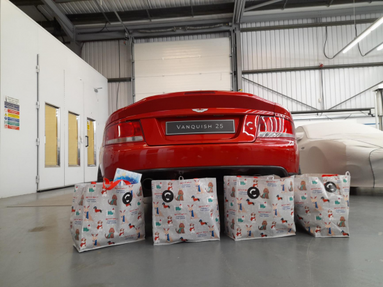 Packing Christmas hampers 2021